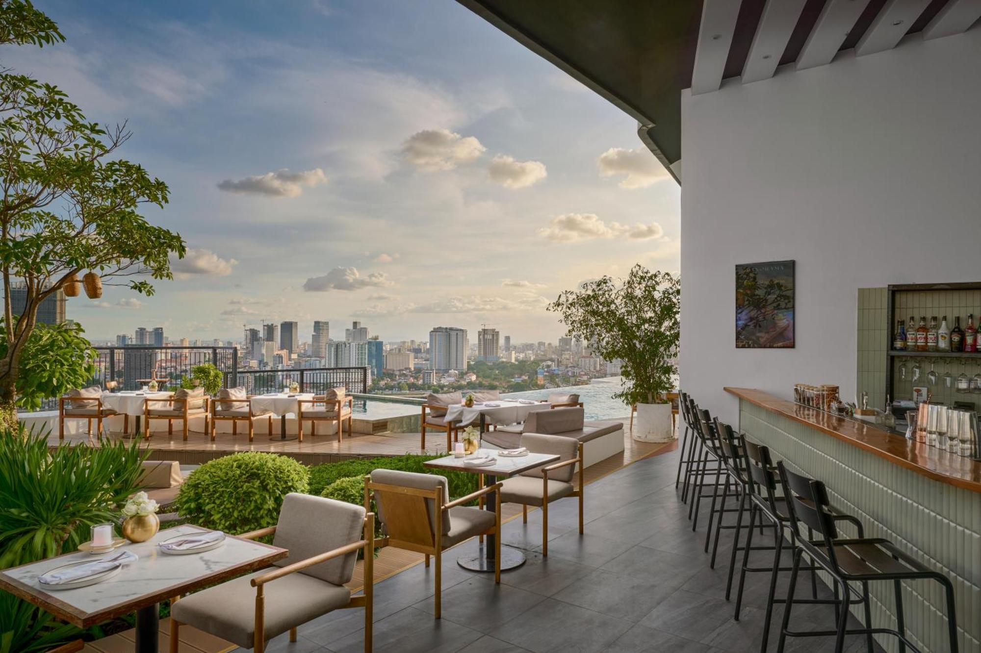 The Peninsula Phnom Penh Hotel Exterior photo