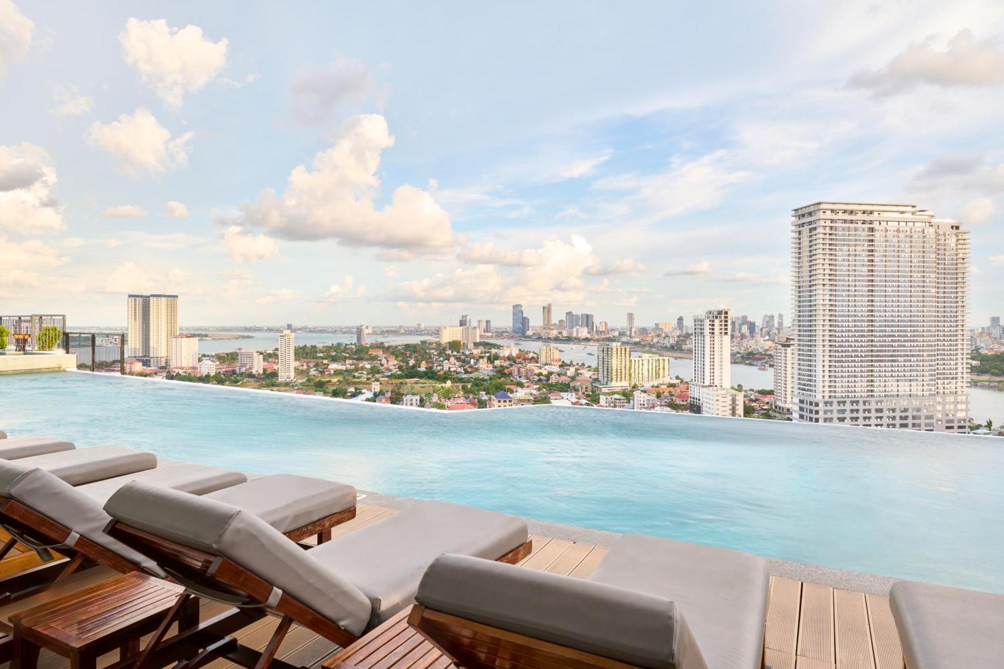 The Peninsula Phnom Penh Hotel Exterior photo