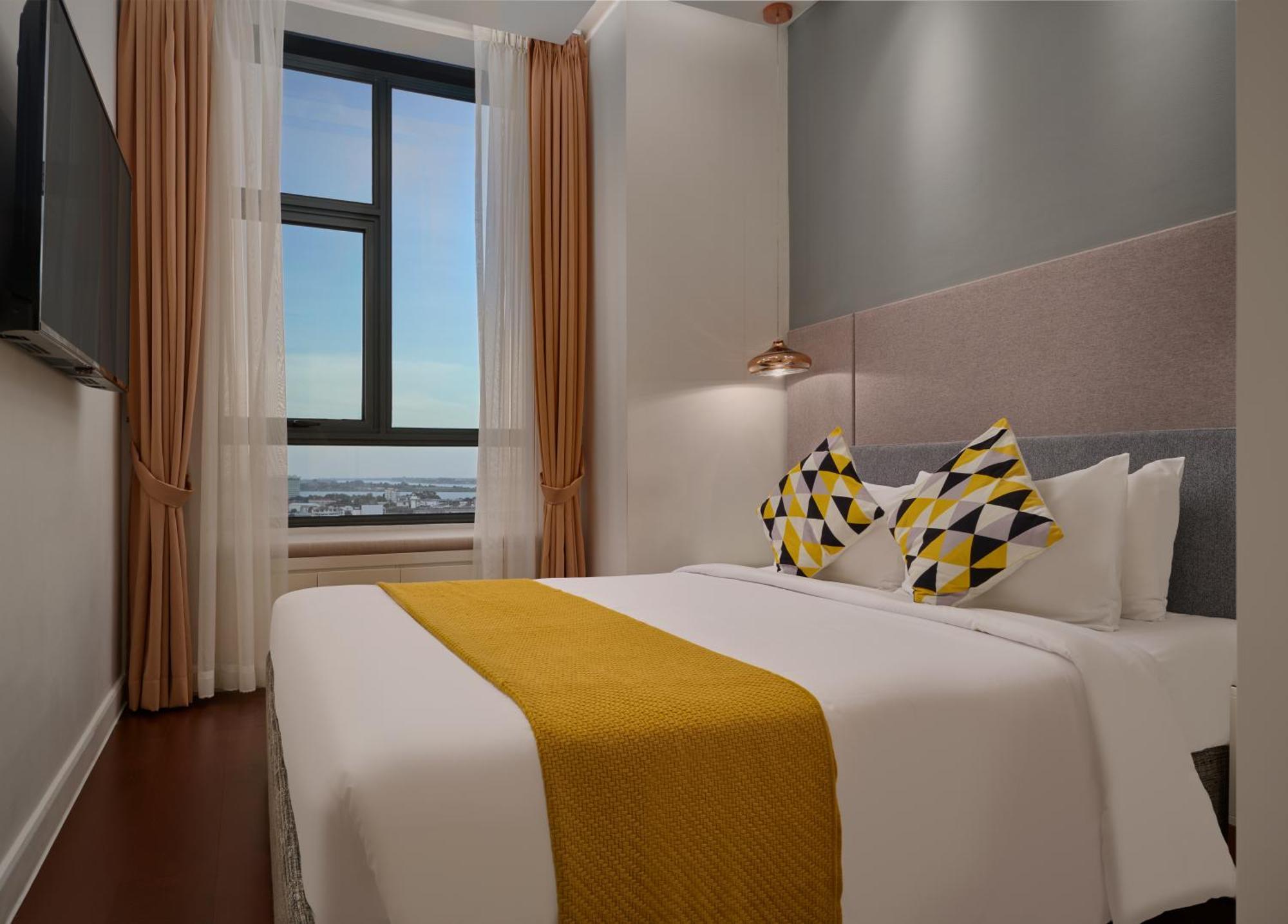 The Peninsula Phnom Penh Hotel Exterior photo