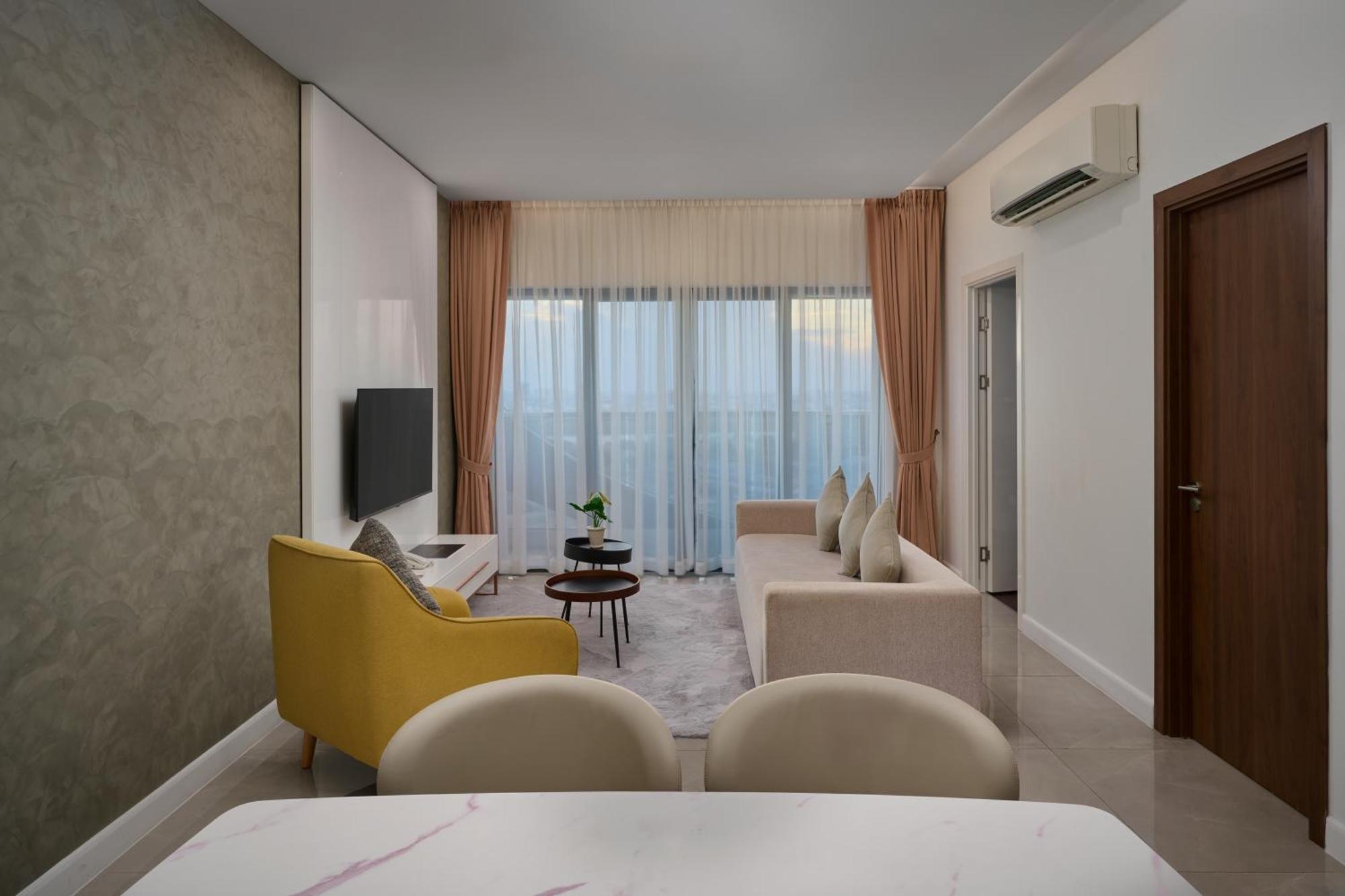 The Peninsula Phnom Penh Hotel Exterior photo