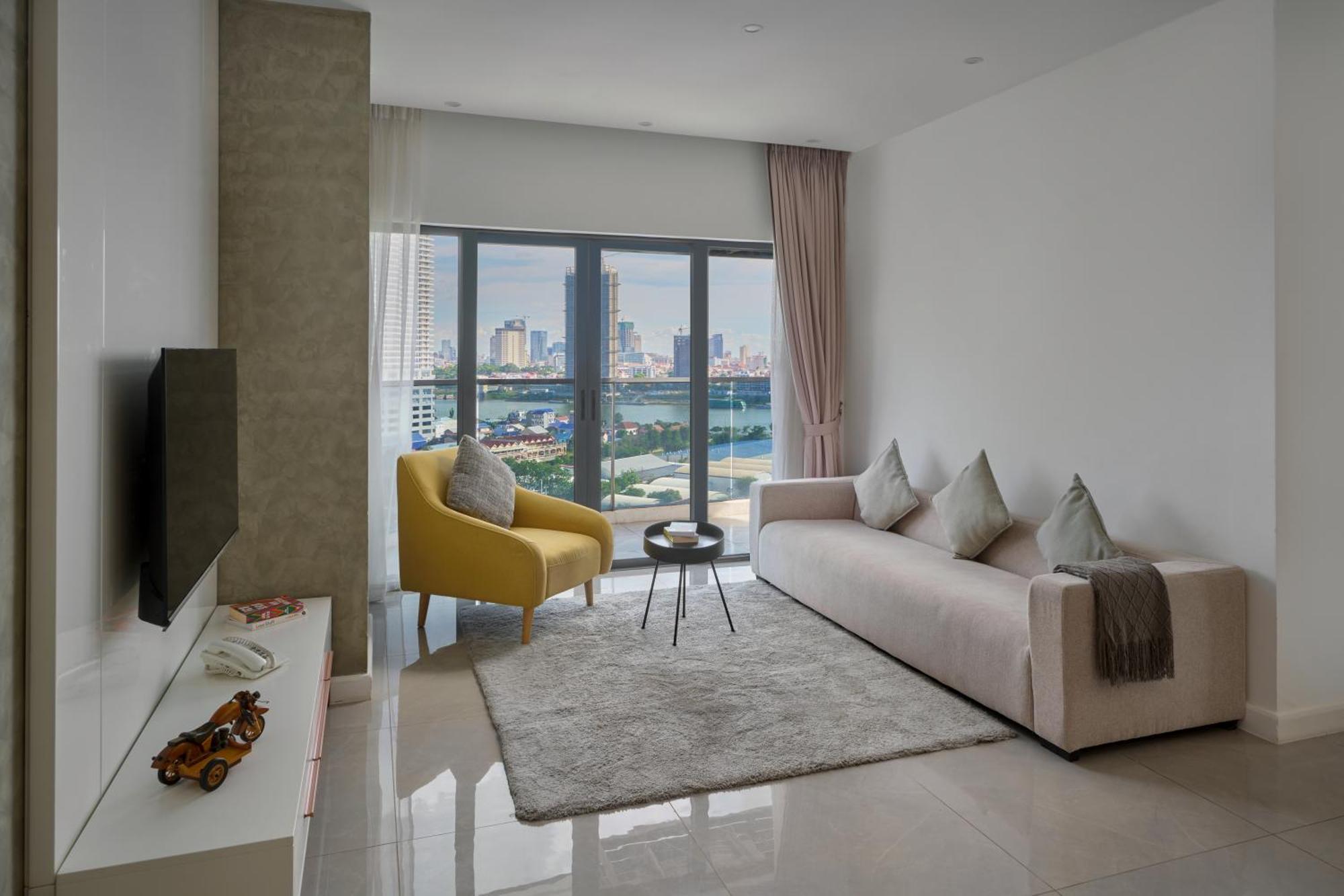The Peninsula Phnom Penh Hotel Exterior photo