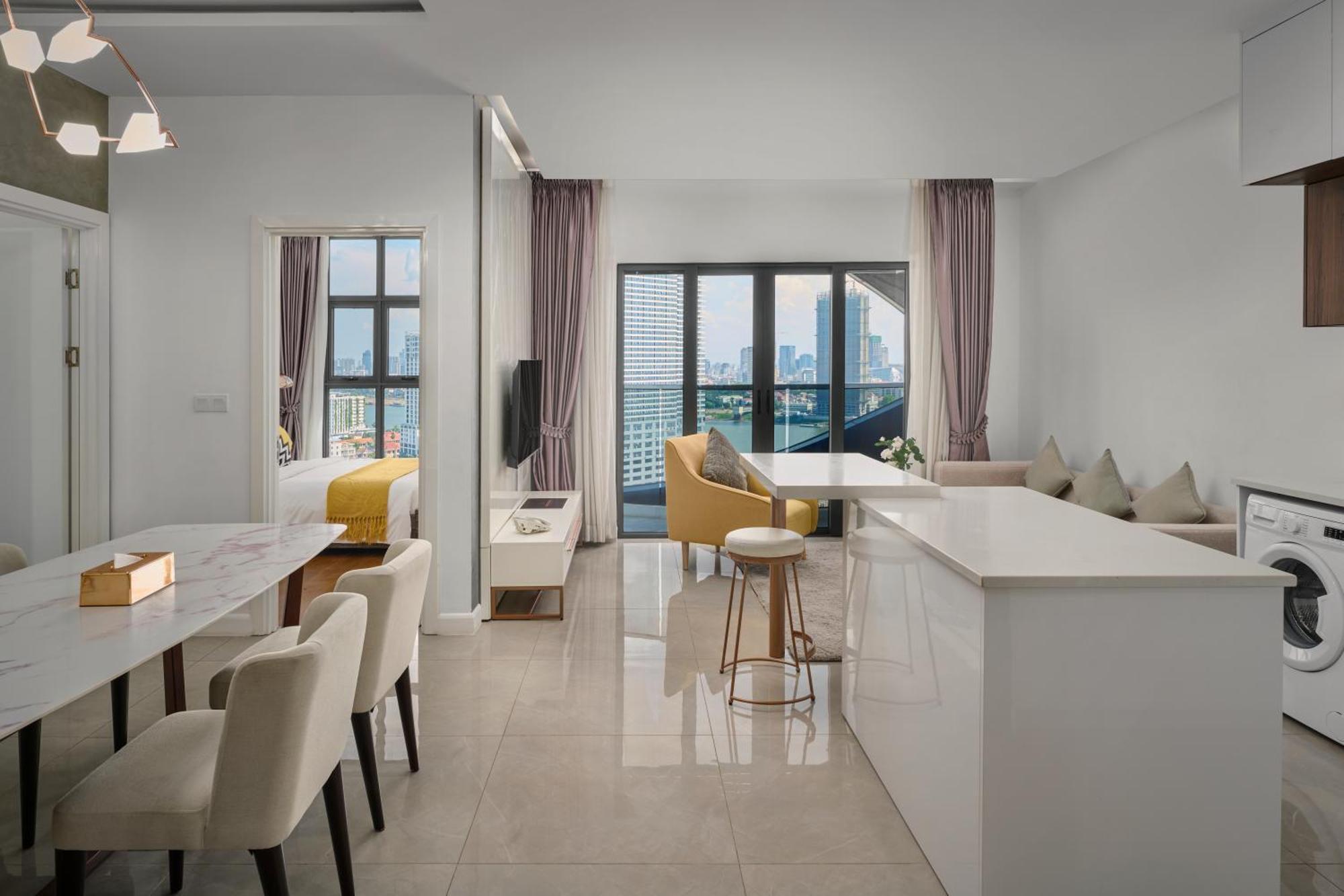The Peninsula Phnom Penh Hotel Exterior photo