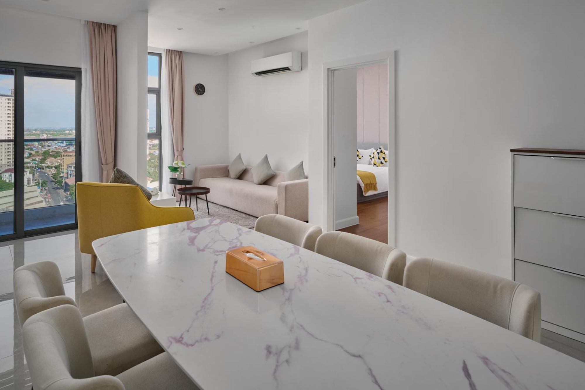 The Peninsula Phnom Penh Hotel Exterior photo
