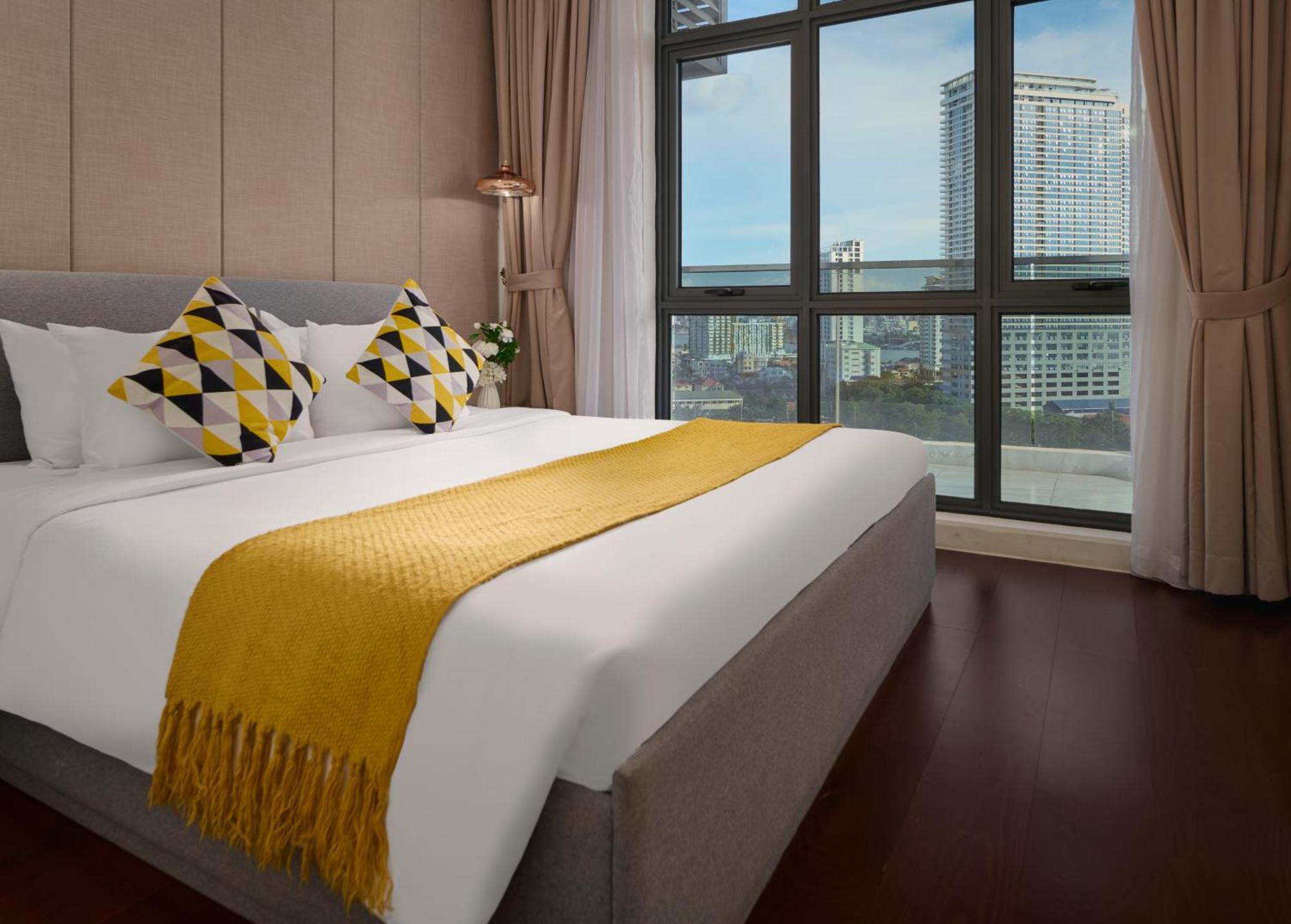 The Peninsula Phnom Penh Hotel Exterior photo
