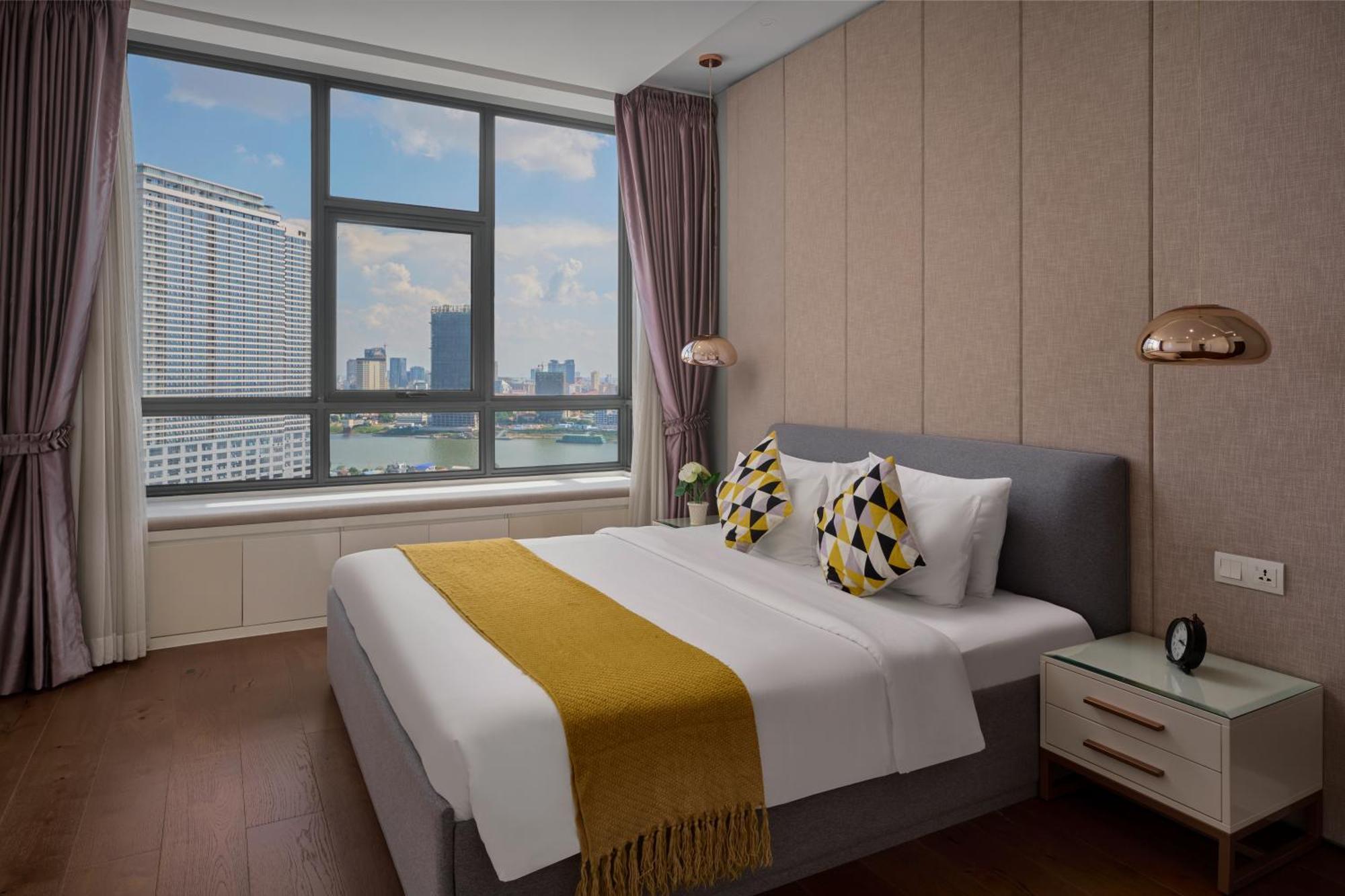 The Peninsula Phnom Penh Hotel Exterior photo